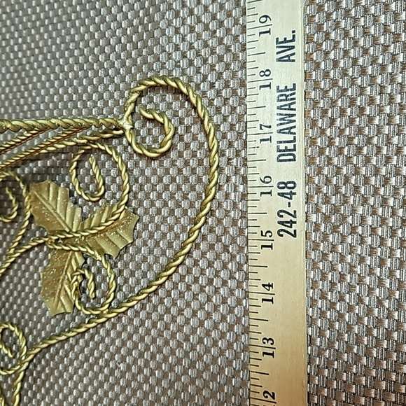 Vintage Gold Twisted Metal Reindeer and Sleigh.  Large 18" x 13.5" x 5.75 - Picture 5 of 7